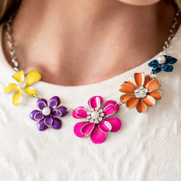 NWT Paparazzi Jewelry 4 Piece Floral Set - Necklace Ring Earrings Bracelet - Picture 4 of 5